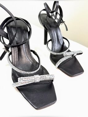 Schutz Crystal Strap Heels Black Leather Ankle Strap Sandals Size 8.5 Elegant